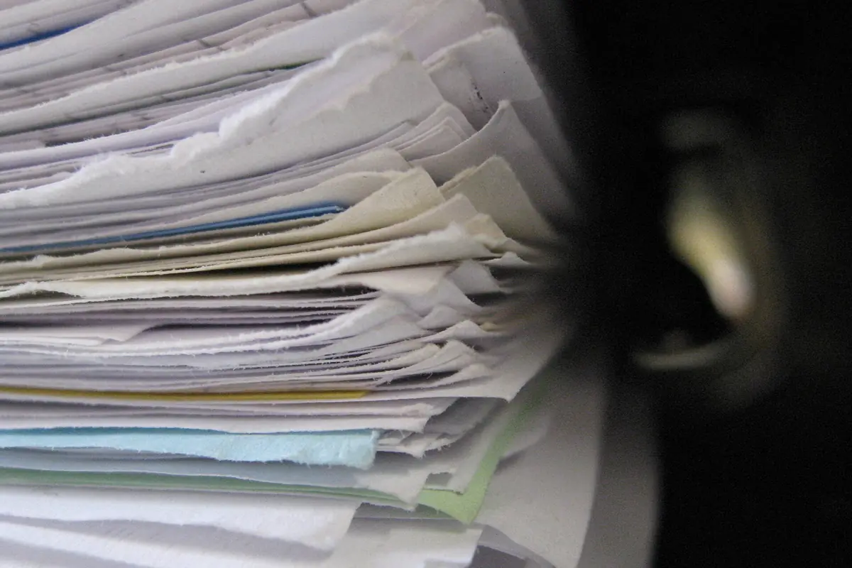 Pila de documentos y papeles